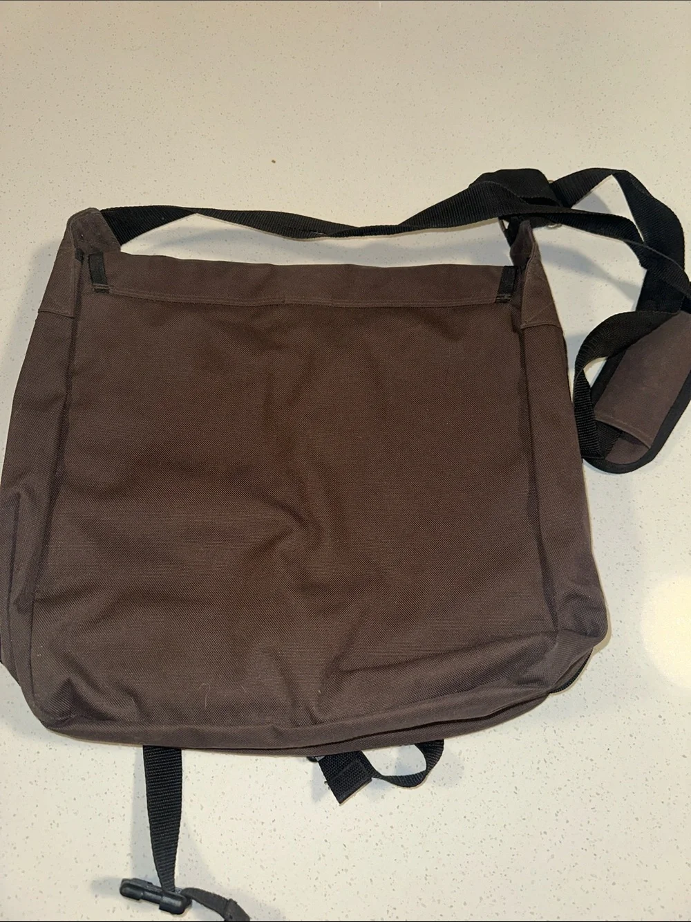Perry Ellis Brown Messenger Bag With Multiple Pockets &Comfort Shoulder Strap